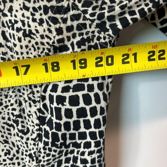 Chico’s vintage animal print utility jacket in size 2. EUC - Picture 7 of 8